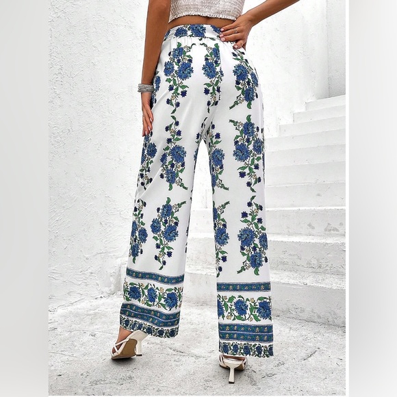 White/Blue Floral Print Belted Wide Leg Pants - Picture 2 of 6